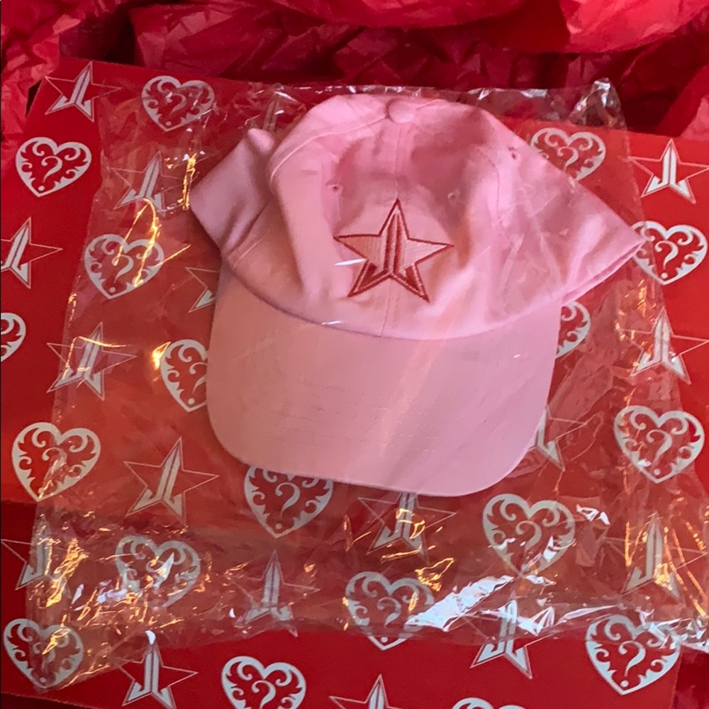 JS ⭐️ pink hat
